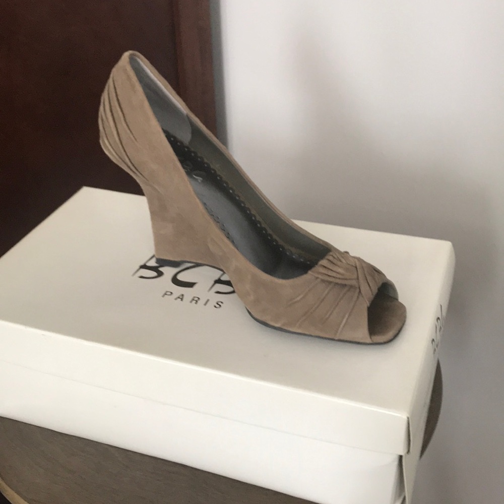 BCBG Webb Peep Toe Wedge Sandal, Stone, Sz6